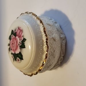 Melodies The Celebration Collection HERITAGE HOUSE Porcelain Music Box YESTERDAY